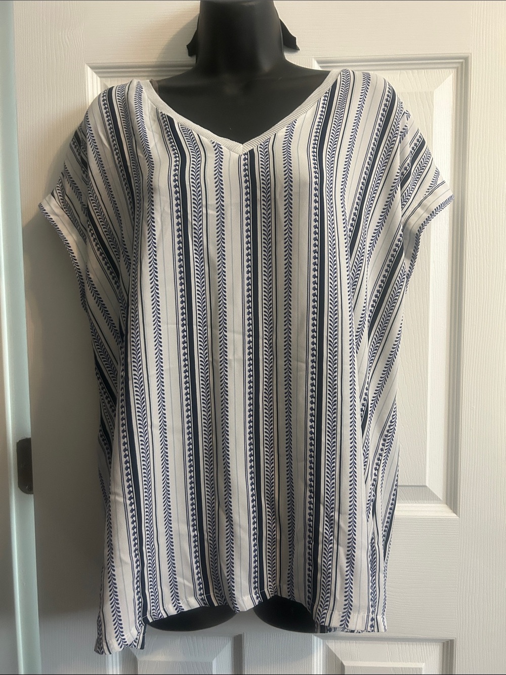 Striped V-Neck Short Sleeve Tunic Top - Navy/White